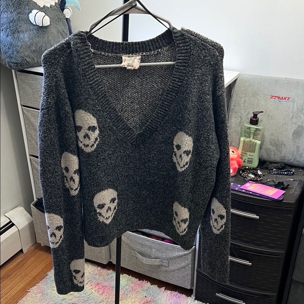 NWOT V-Neck Skull Pattern Dark Gray cropped Sweater